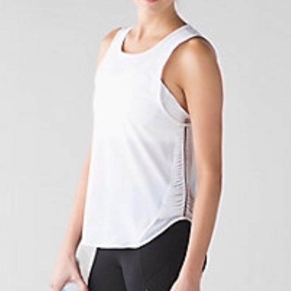 Lululemon Making Moves Tank - NWT - Size 4
